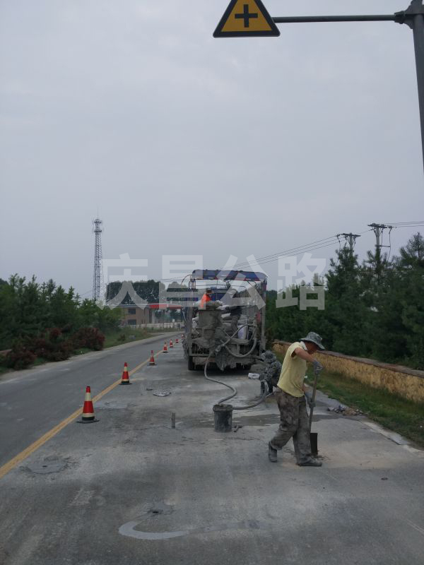 濱海公路壓漿現(xiàn)場(chǎng)