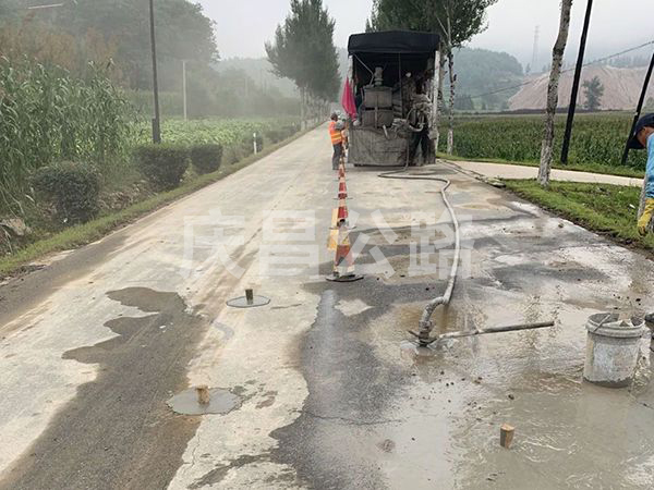 濱海公路壓漿現(xiàn)場