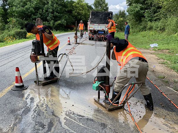 濱海公路壓漿現(xiàn)場