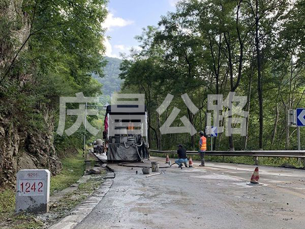 濱海公路壓漿現(xiàn)場