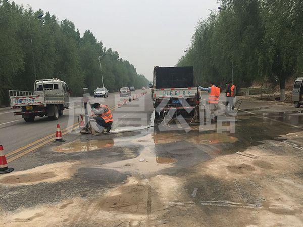 濱海公路壓漿現(xiàn)場