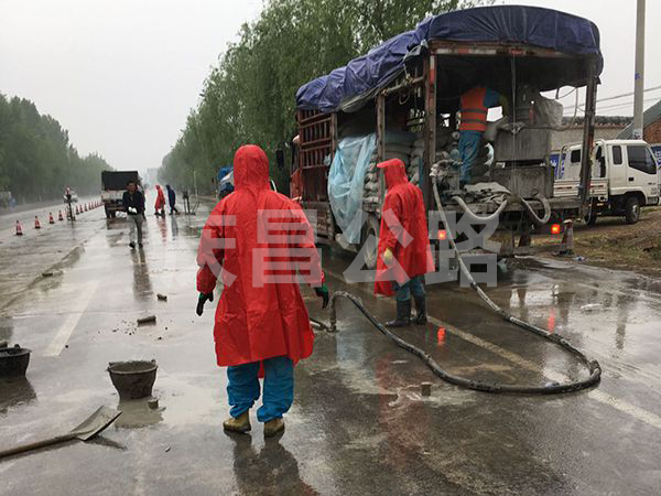 濱海公路壓漿現(xiàn)場