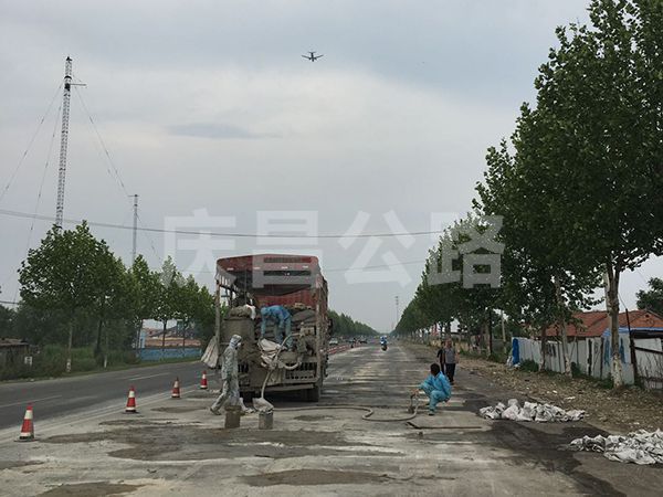 濱海公路壓漿現(xiàn)場