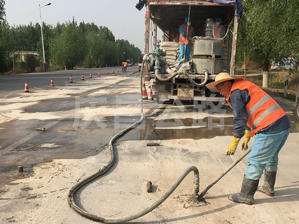 濱海公路壓漿現(xiàn)場