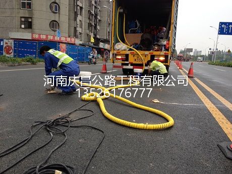 公路注漿施工隊(duì)：冬季日常道路養(yǎng)護(hù)工作，十分重要！