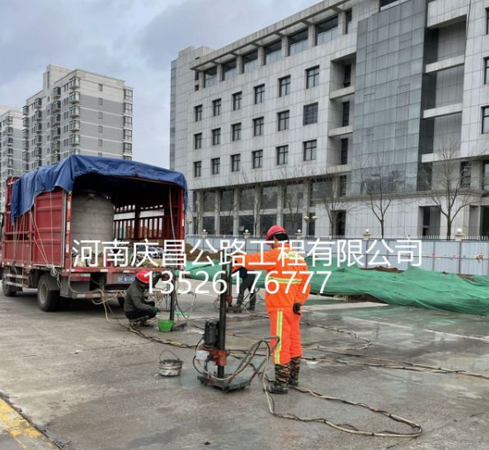 公路壓漿隊提醒，公路養(yǎng)護不可少！